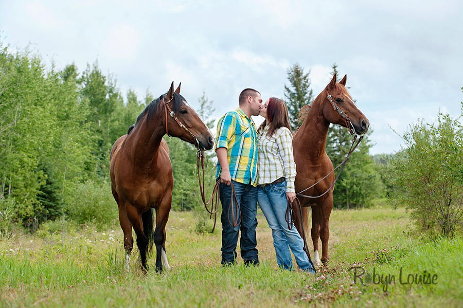 Engagements Robyn-Louise-Photography-Vanderhoof-Engagement-Photography-2014-001