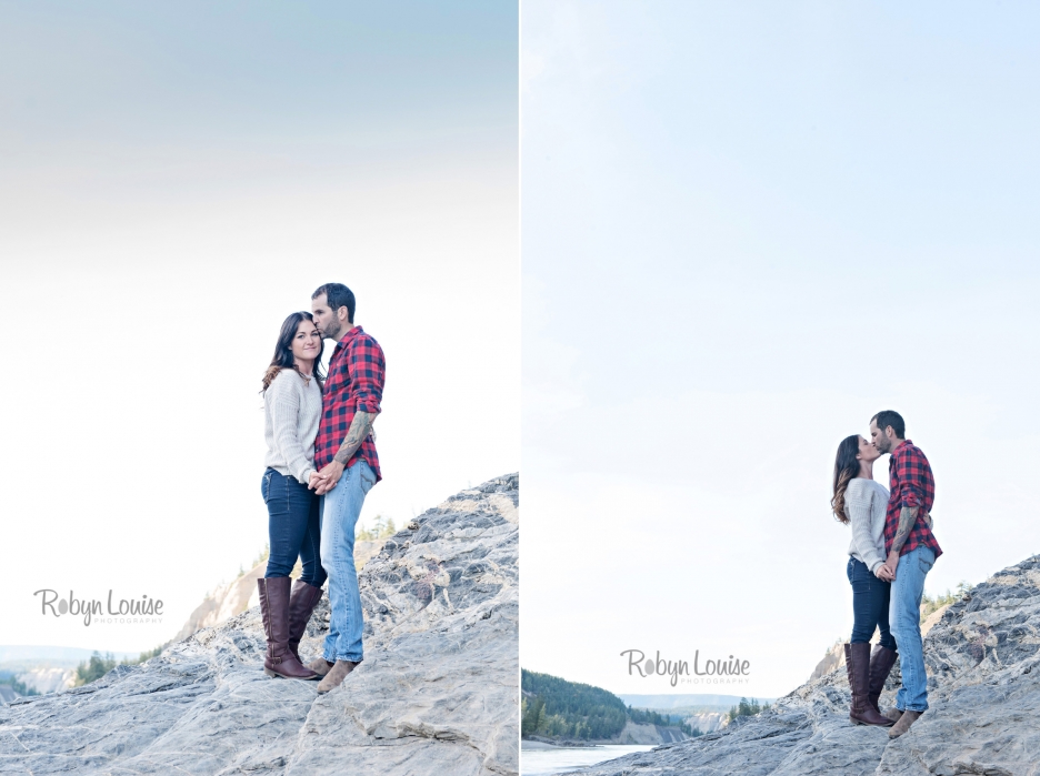 victoria-and-johnny-engagement-hound-dogs-bulldogs-lab-rudy-johnson-bridge-robyn-louise-photography0013